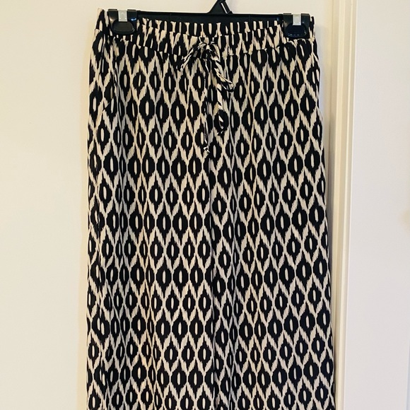 Black and White Palazzo Pants - Picture 1 of 4